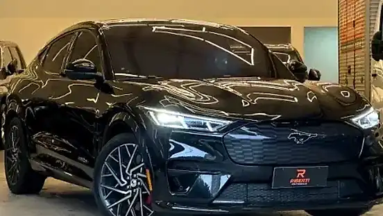 Foto de um ford mustang mach-e