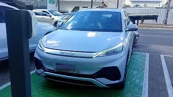 Foto de um byd yuan plus