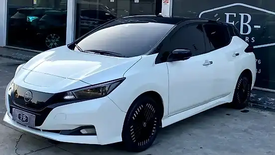 Foto de um nissan leaf