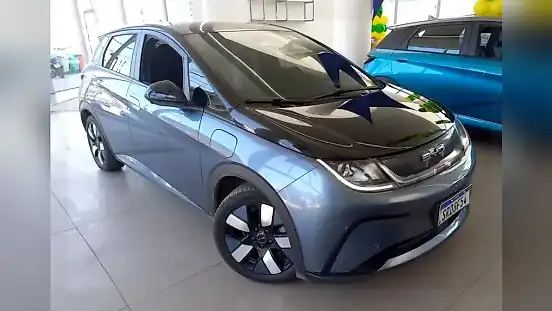 Foto de um byd dolphin plus