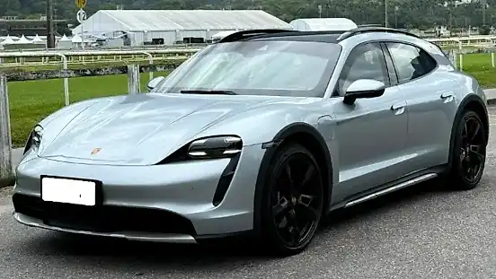Foto de um porsche taycan