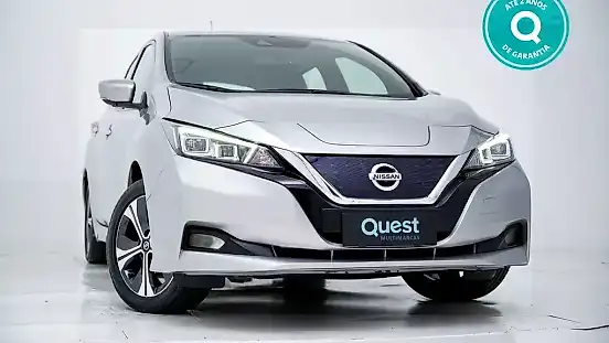 Foto de um nissan leaf