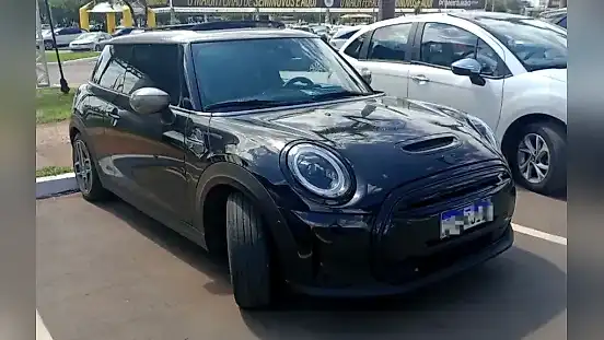 Foto de um mini cooper se