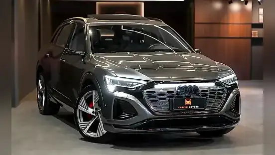 Foto de um audi q8 e-tron