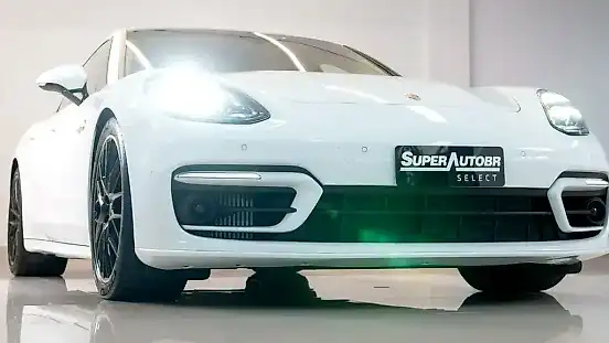 Foto de um porsche panamera 4 e-hybrid