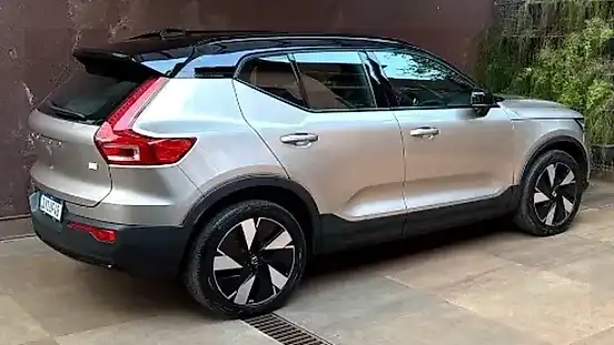 Foto de um volvo xc40 recharge
