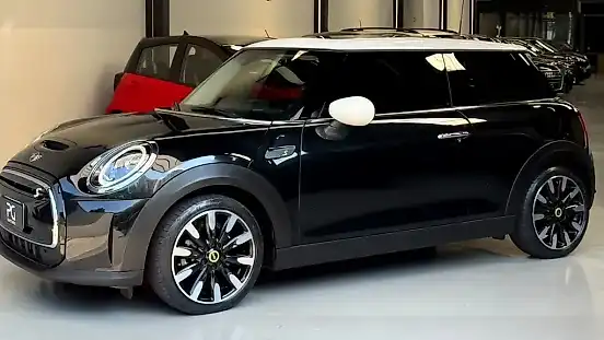 Foto de um mini cooper se