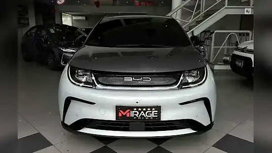 Foto de um byd dolphin plus