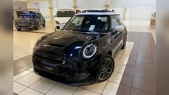 Foto de um mini cooper se