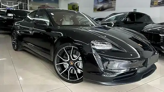 Foto de um porsche taycan
