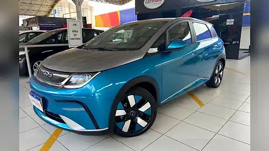 Foto de um byd dolphin plus