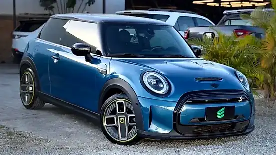Foto de um mini cooper se