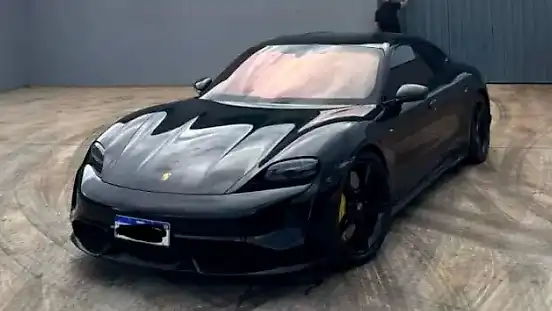 Foto de um porsche taycan