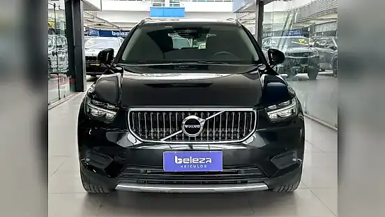 Foto de um volvo xc40 recharge