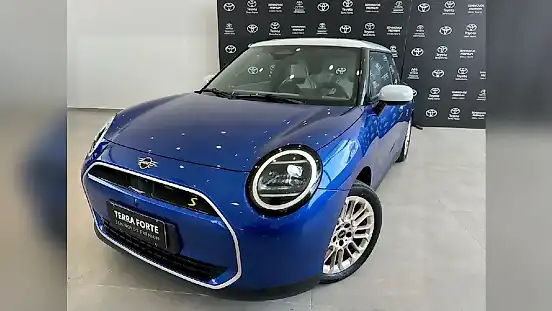 Foto de um mini cooper se