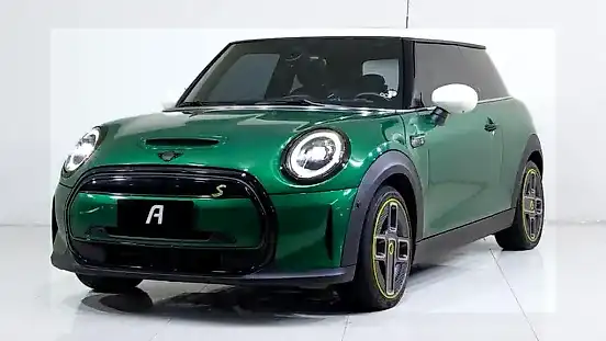 Foto de um mini cooper se