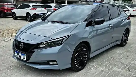 Foto de um nissan leaf
