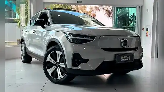 Foto de um volvo xc40 recharge