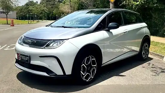 Foto de um byd dolphin plus