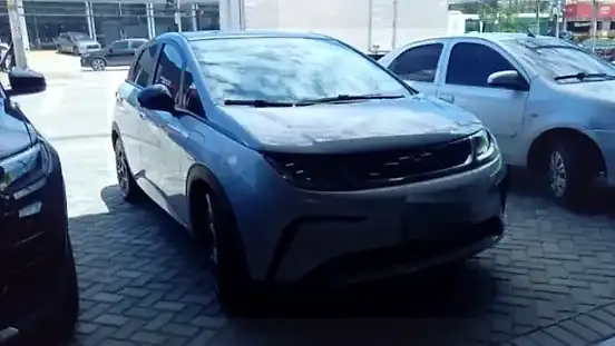Foto de um byd dolphin plus