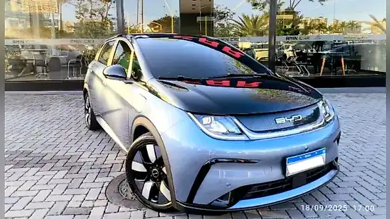 Foto de um byd dolphin plus