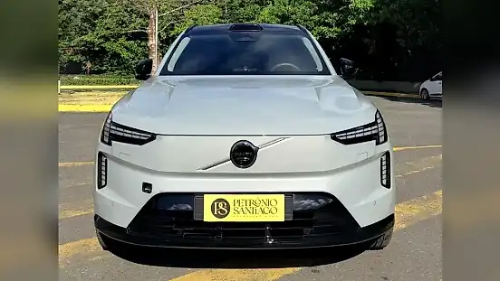 Foto de um volvo ex90