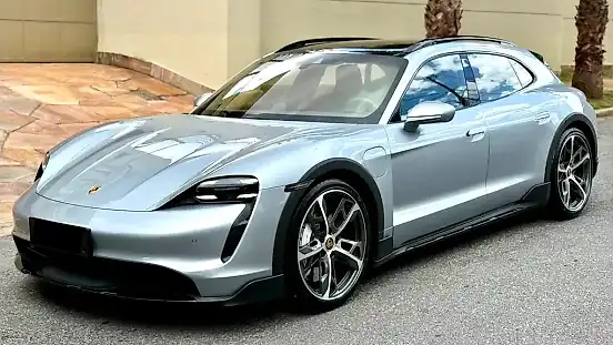 Foto de um porsche taycan
