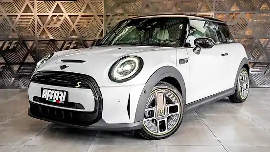 Foto de um mini cooper se