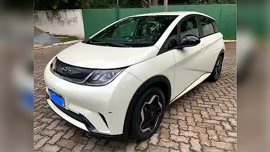 Foto de um byd dolphin plus