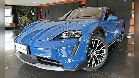 Foto de um porsche taycan