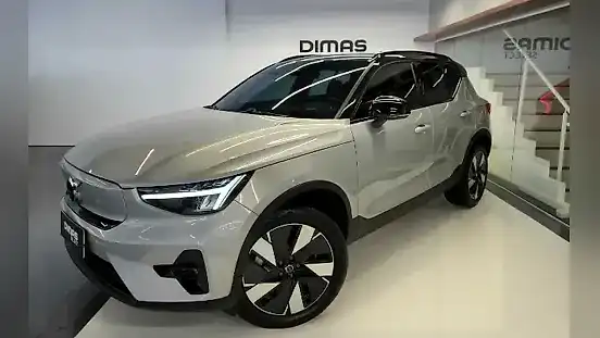 Foto de um volvo xc40 recharge