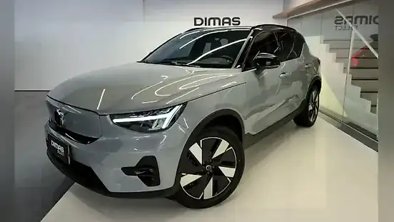 Foto de um volvo xc40 recharge