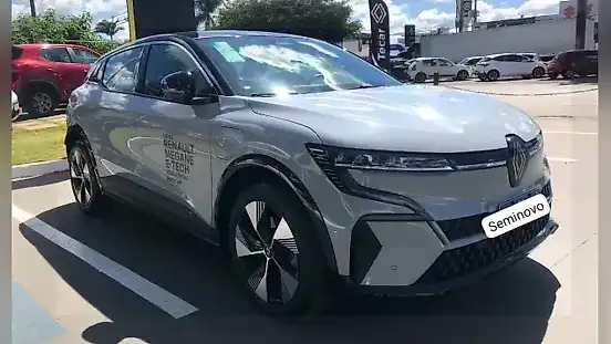 Foto de um renault megane e-tech electric