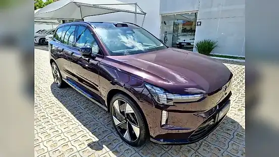 Foto de um volvo ex90