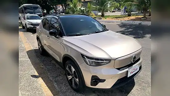 Foto de um volvo xc40 recharge