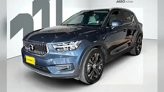 Foto de um volvo xc40 recharge plug-in hybrid