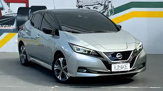 Foto de um nissan leaf