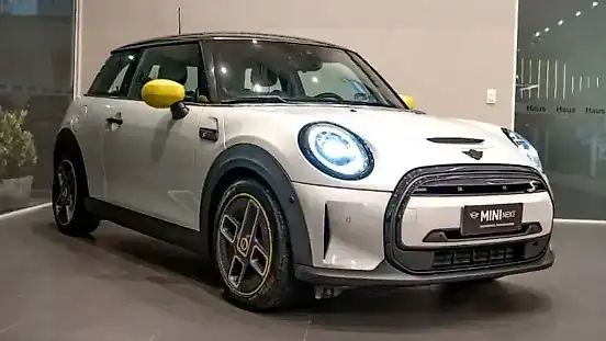 Foto de um mini cooper se