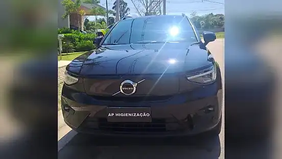 Foto de um volvo xc40 recharge