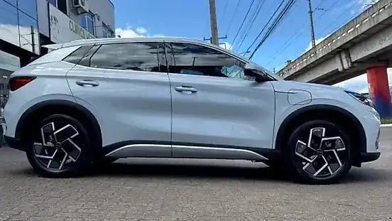 Foto de um byd yuan plus