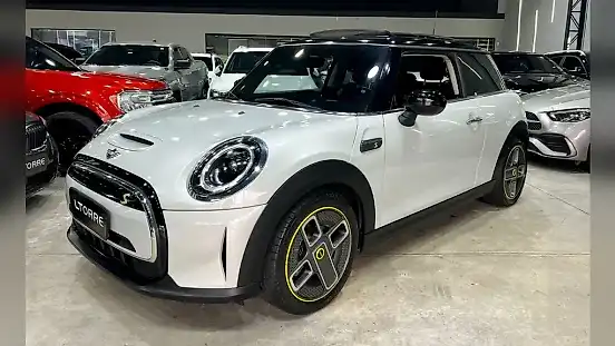Foto de um mini cooper se