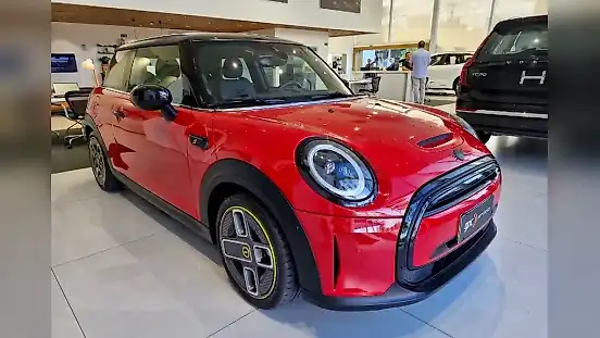 Foto de um mini cooper se