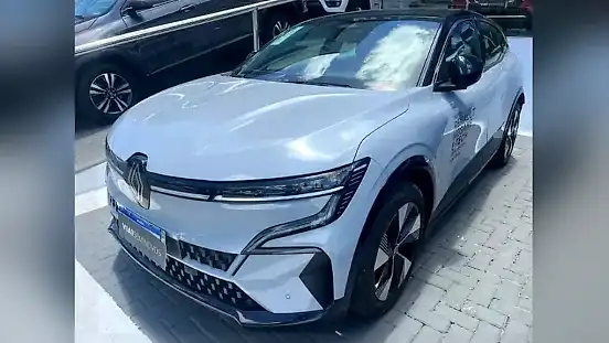 Foto de um renault megane e-tech electric