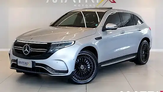 Foto de um mercedes eqc400