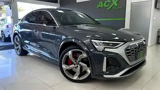 Foto de um audi q8 sportback e-tron