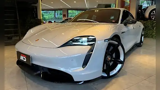 Foto de um porsche taycan