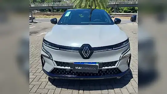 Foto de um renault megane e-tech electric