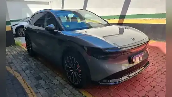 Foto de um zeekr 7x