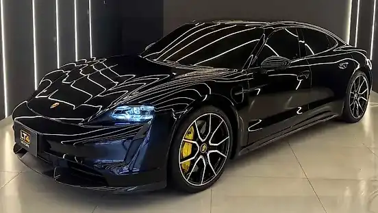 Foto de um porsche taycan