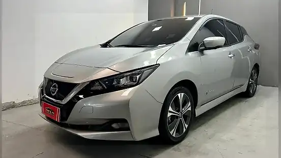 Foto de um nissan leaf